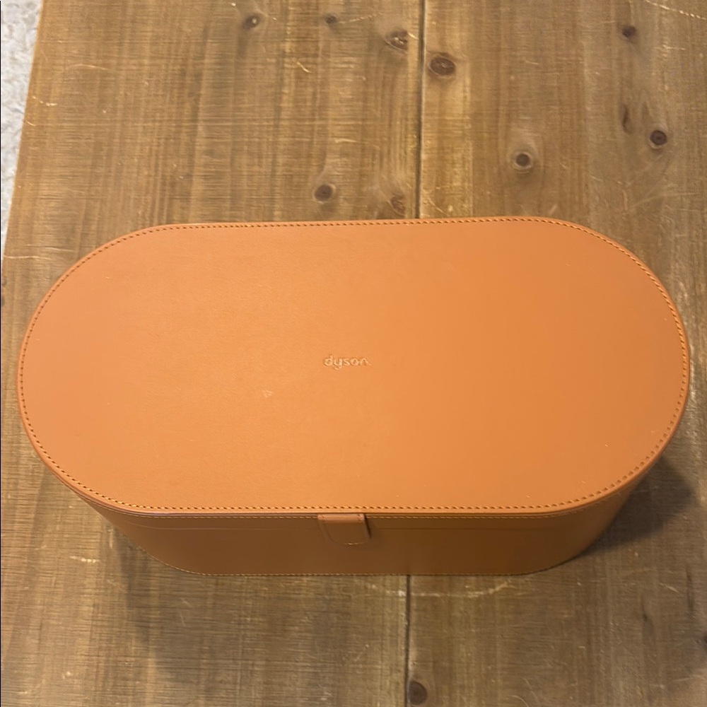 Dyson Leather Organizer in Tan does not include dyson airwrap***